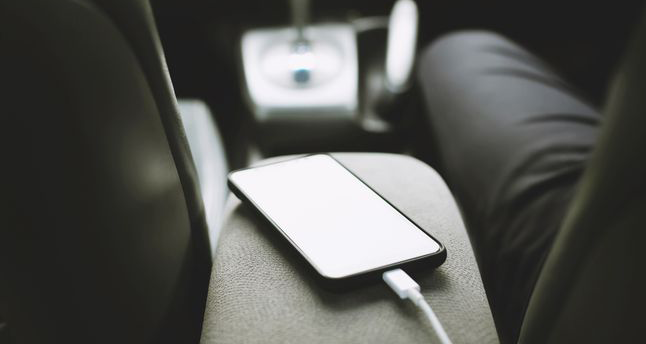 mobile phone in car